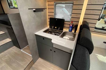 Crosscamp EXPDN 7.4 E (2026), Küche