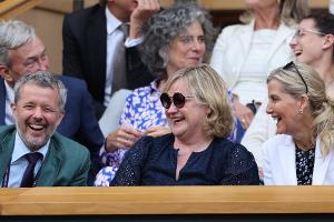 Frederik X. in Wimbledon: Tennis-Pläuschchen mit Herzogin Sophie