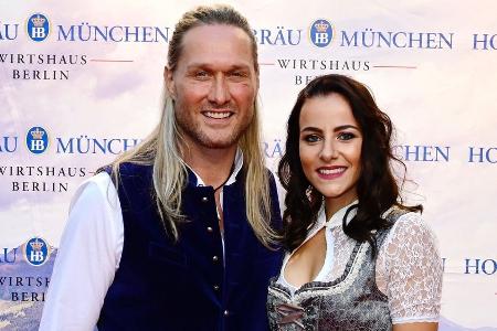 Nico Schwanz: Verlobung mit Freundin am zweiten Jahrestag