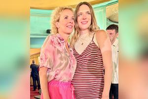 Katja Riemann wird Großmutter: Tochter Paula zeigt ihren Babybauch