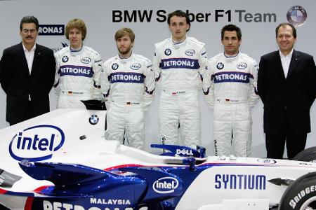 Debüt im Sauber - Nach seinem Wechsel in den Formelsport im Jahr 2003 überzeugt Vettel bei Mücke Motorsport und wird 2004 Meister der Formel BMW. Danach geht es in die Formel 1, wo er als Test- und Ersatzfahrer bei Sauber beginnt. Am 17. Juni 2007 gibt er beim Rennen in Indianapolis sein F1-Debüt. Er wird Achter.