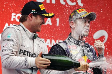 Der vierte (und letzte) Titel - In der Saison 2013 sichert sich Vettel zum Jahresende hin mit fünf Siegen in Folge erneut den Weltmeister-Titel. Sein Sieg beim Grand Prix von Indien bedeutet die vierte Weltmeisterschaft in Folge. Seine insgesamt neun Rennsiege in Folge bedeuten, dass er den Rekord von Alberto Ascari einstellt.