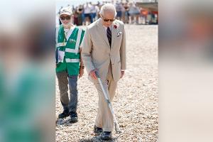 Offizieller Termin: König Charles III. hilft beim Müllsammeln