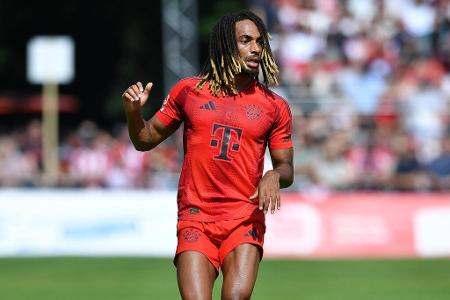 Sacha Boey (ab 33., bis 88.) - Note: 3,5 - Sprang vor der Pause für Stanisic ein und beackerte fortan die rechte Außenbahn. Hatte zielstrebige Momente im Vorwärtsgang. Bekam Kvaratskhelia nicht komplett in den Griff, trotzdem auch gegen den Ball sehr fleißig. Ließ dann aber stetig nach, sodass ihn Kompany später sogar wieder auswechselte.