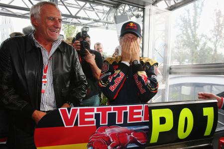 Wechsel zu Toro Rosso - Drei Rennen später wechselt Vettel zum Red-Bull-Schwester-Rennstall Toro Rosso. Beim China-GP fährt der Youngster von Startplatz 17 auf Rang vier. Nach weiteren guten Leistungen darf sich Vettel ein Jahr später in Monza über seine erste Pole Position und den ersten Rennsieg freuen.