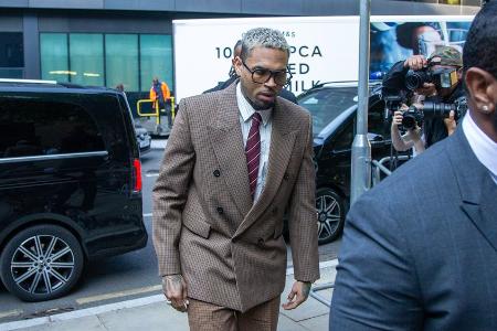 Mit Flasche attackiert: Chris Brown weist weitere Vorwürfe zurück