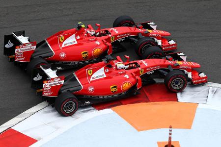 Eine neue Ära bei Ferrari - 2015 wechselt Vettel zu Ferrari und wird im ersten Jahr WM-Dritter, danach Vierter und zweimal Zweiter. 2019 folgt Rang fünf, 2020 Platz 13. Vettel und Ferrari trennen sich nach sechs gemeinsamen Jahren - letztlich bleibt die Enttäuschung, mit der Scuderia nicht Weltmeister geworden zu sein.