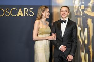 Angelina Jolie feuert Sohn Knox bei Kampfsport-Turnier an