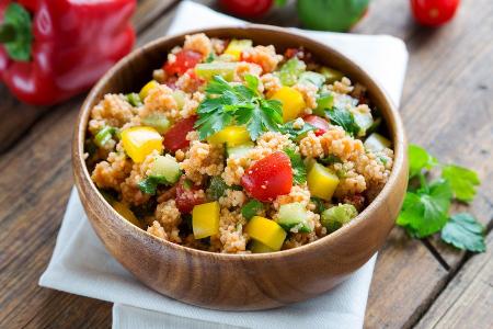 Exotische Gewürzreise: Gemüse-Couscous mit Datteln