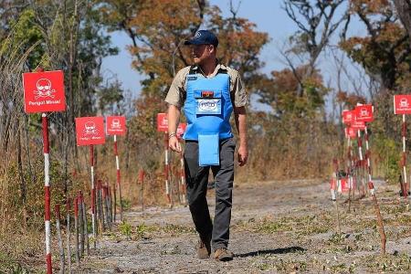 Kampf gegen Landminenfeld in Angola: Prinz Harry auf Dianas Spuren