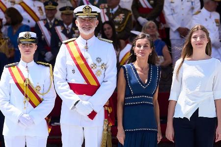 Prinzessin Leonor feiert mit Familie bei Militärzeremonie