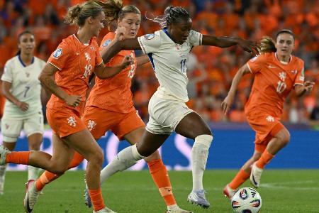 EM: Stümerin Diani für Spiel gegen Deutschland fraglich