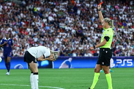 Schock für DFB-Frauen: Rot für Hendrich, Linder verletzt