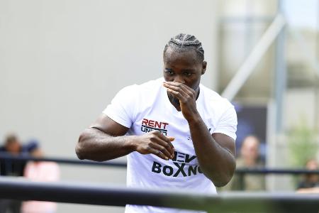 Tiafack siegt bei Profidebüt durch technischen K.o.