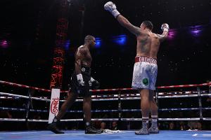 K.o. in Runde fünf: Usyk schlägt Dubois