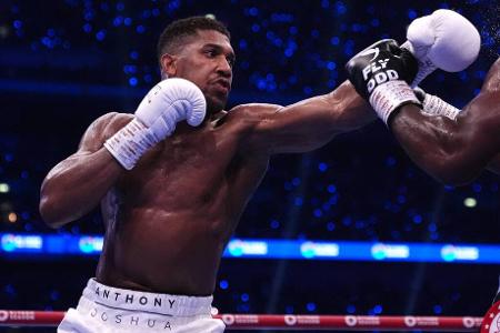 Platz 5: Anthony Joshua (Großbritannien) - 32 Kämpfe, 28 Siege, 25 durch K.o. - Der Ex-Weltmeister ging 2024 gegen Daniel Dubois in Runde fünf schwer k.o. Dabei hatte AJ zuvor betont, mit Trainer Ben Davison ein ganz neues Niveau erreicht zu haben. Davon war nichts zu sehen. Joshua muss sich wieder neu erfinden, sein Comeback soll Ende des Jahres stattfinden.