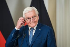 "Stolz auf Euch": Steinmeier und Merz gratulieren DFB-Frauen