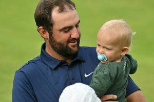 Mit dem Sohn auf dem Arm: Scheffler feiert British-Open-Sieg