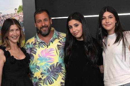Adam Sandler kommt mit Familie zur 