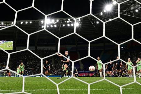 Kelly trifft und träumt: 