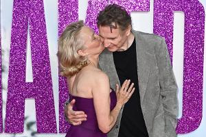 Pamela Anderson und Liam Neeson auf Kuschelkurs