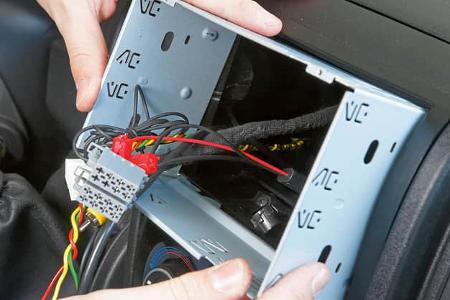 Der Einbauschacht ist bei allen Geraeten gleich.