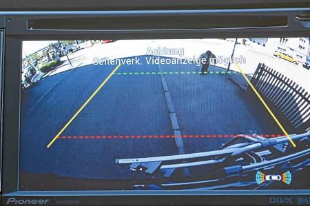 Die Hilfslinien beim Rangieren bietet nur Pioneer an.