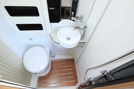 Giottivan, Bad, Schwenkwand