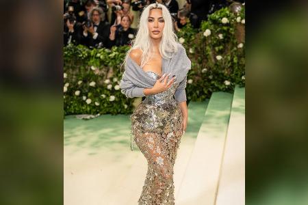 Kim Kardashian schockt auf Instagram mit Mini-Taille