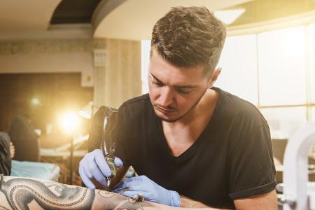 Körperkunst: Die wichtigsten Tipps für das erste Tattoo