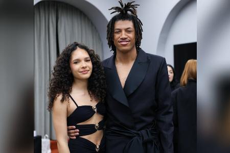 Henry Samuel gratuliert seiner Kayla zum Jahrestag