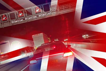 Autobahn Motorway UK Großbritannien Verkehr Intelligent Steuerung