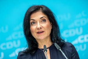 Die Lebensarbeitszeit muss steigen, sagt Wirtschaftsministerin Katherina Reiche. (Archivbild)