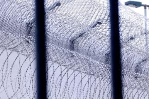 Viele Gefängnisse in Deutschland sind laut einer Umfrage am Rande ihrer Kapazität. (Symbolfoto)