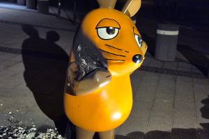 Anzeige gegen Unbekannt: Statue der Maus angezündet