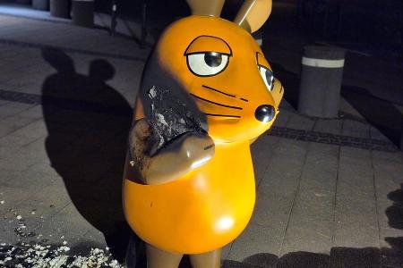 Anzeige gegen Unbekannt: Statue der Maus angezündet