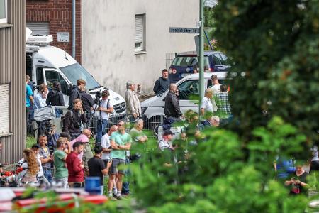 Die Sprengung lockte nicht nur Anwohner, sondern auch andere Schaulustige.