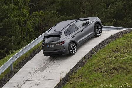 Skoda Elroq RS Elektro SUV Fahrbilder Offroad