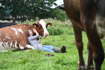 Zum Kuscheln auf die Weide, besser in Gummistiefeln.