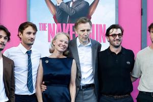 Pamela Anderson und Liam Neeson: Mit vier Söhnen zur Filmpremiere