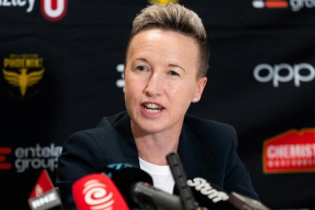 Nach Drohnen-Skandal: Trainerin Priestman hat neuen Job