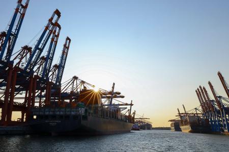 15 Prozent Zoll auf Exporte in die USA belasten den Außenhandel. (Symbolbild)