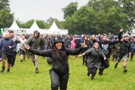 Die Menschen freuen sich auf die ersten Konzerte.