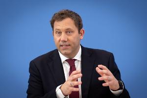 Der Finanzminister will Investitionen hochfahren - und kündigt schon neue Sparzwänge an. 