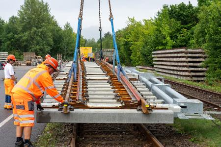 Am Freitagabend beginnt die Generalsanierung der Strecke Hamburg-Berlin. (Archivbild)