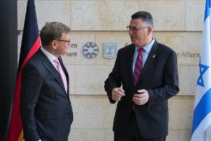 Der Außenminister hat in Jerusalem mit seinem israelischen Kollegen Saar über die humanitäre Lage in Gaza gesprochen.