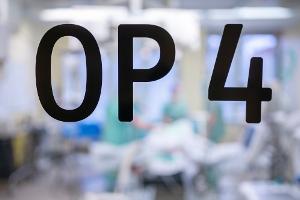 Urteil: Trotz Schmerzen und psychischer Belastung muss die Krankenkasse die Kosten einer OP bei Gynäkomastie nicht übernehmen.