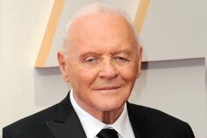 Anthony Hopkins: "Hannibal Lecter" scherzt über Kardashian-Maske