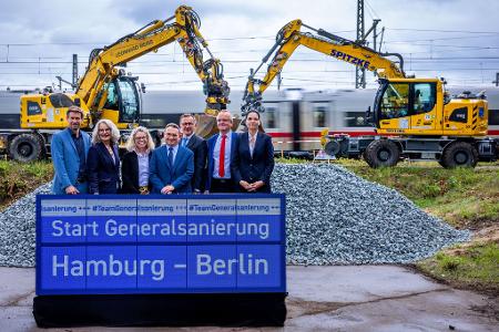 Der offizielle Startschuss für die Generalsanierung der Bahnstrecke Berlin - Hamburg fällt auf etwa halber Strecke in Ludwigslust (Mecklenburg-Vorpommern).