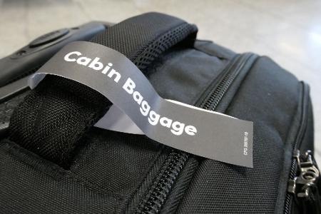 Bislang galt: Ausschließlich Behältnisse von maximal 100 ml in einem verschließbaren 1-Liter-Beutel sind im Handgepäck zulässig. (Archivbild)